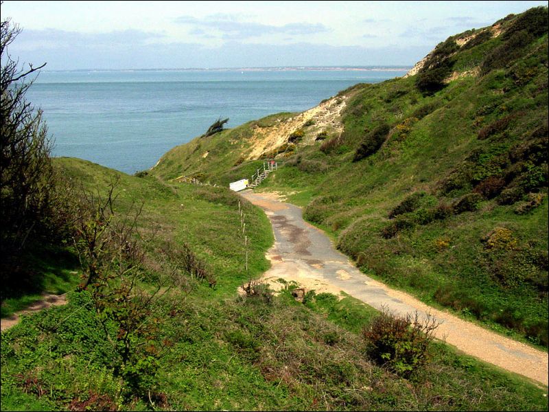 gal/holiday/Isle of Wight 2003/Alum_Bay_pathway_DSC07406.JPG